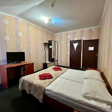 Hotel Domino à Berehove  Extérieur photo