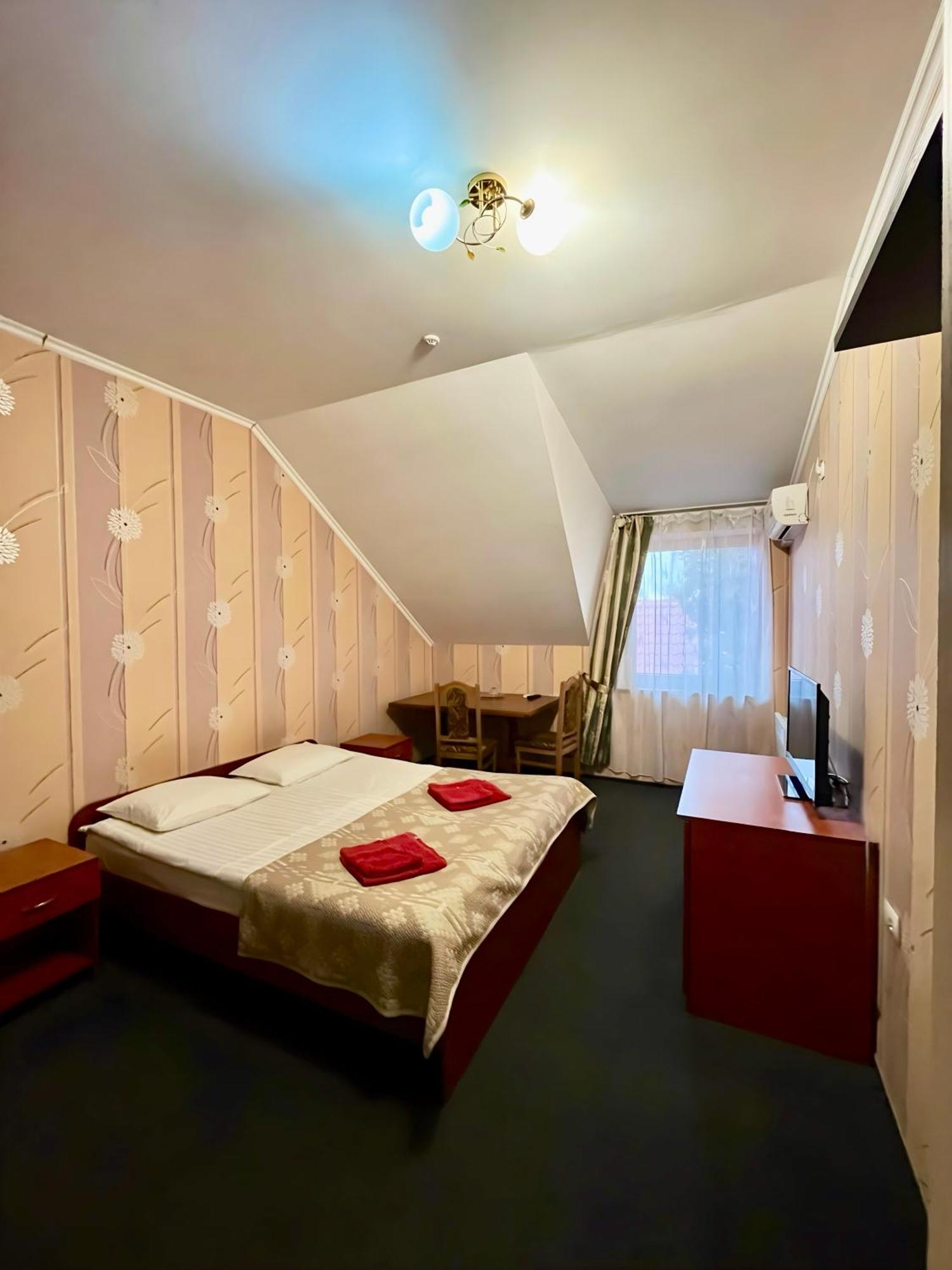 Hotel Domino à Berehove  Extérieur photo