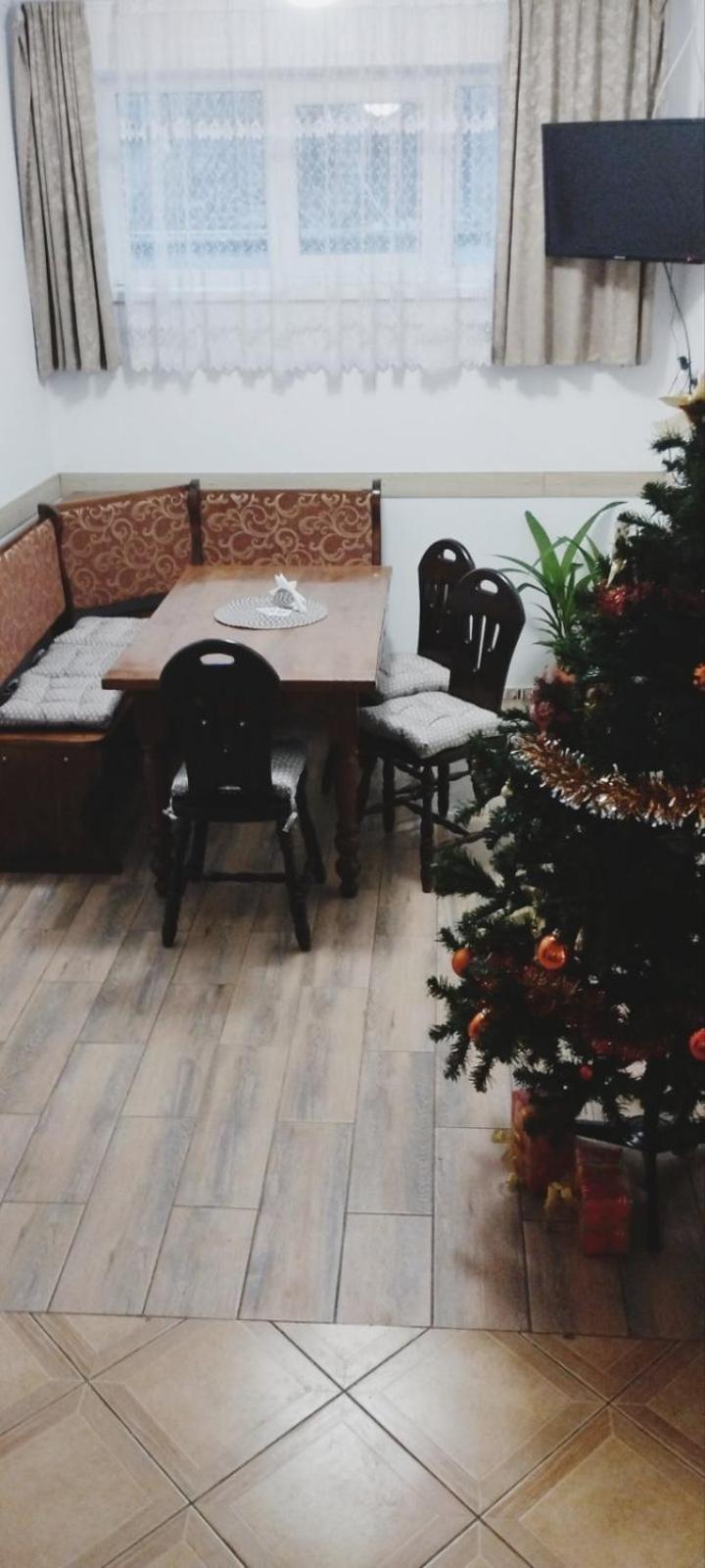 Hotel Domino à Berehove  Extérieur photo