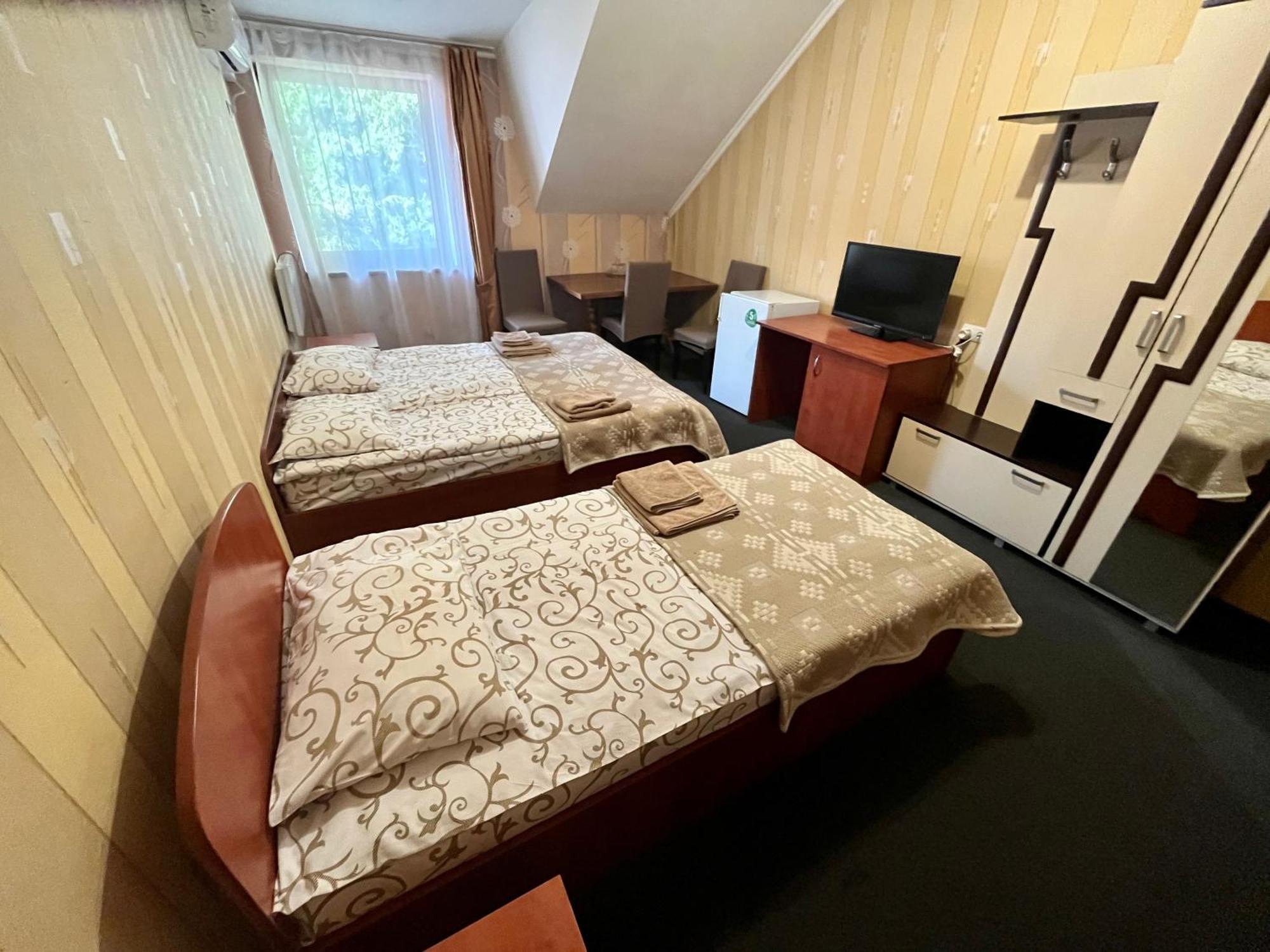 Hotel Domino à Berehove  Extérieur photo