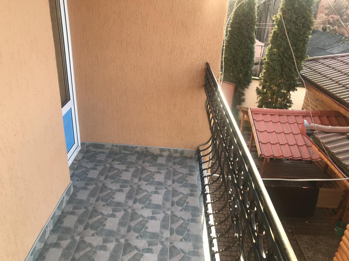 Hotel Domino à Berehove  Extérieur photo